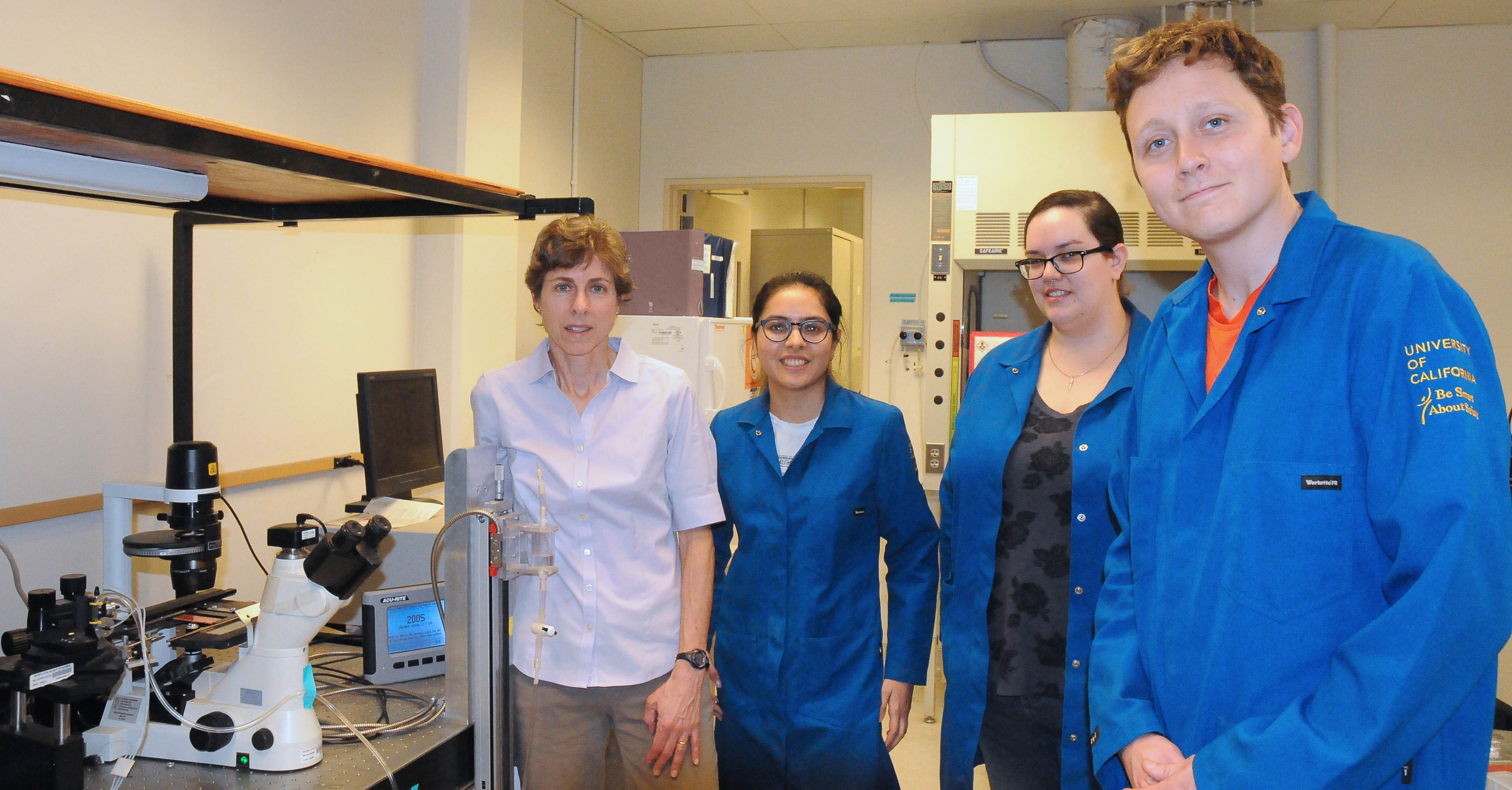 Dr. Longo and her students in the lab.
